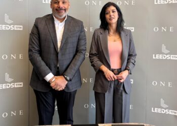 وان أوف وان وLEEDS TFM يوقعان شراكة استراتيجية لضمان الريادة التشغيلية والاستدامة لمشروع Bridges الشيخ زايد