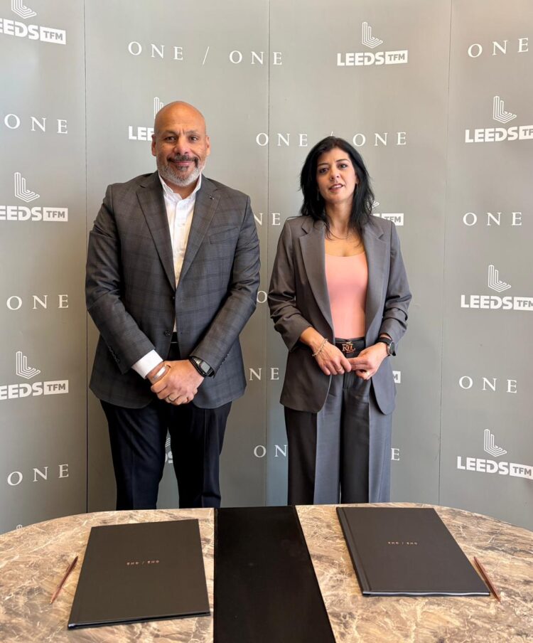 وان أوف وان وLEEDS TFM يوقعان شراكة استراتيجية لضمان الريادة التشغيلية والاستدامة لمشروع Bridges الشيخ زايد