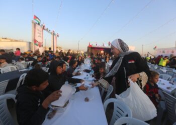 مصر الخير تواصل تقديم الوجبات الساخنة ضمن حملة إفطار صائم بقطاع غزة خلال شهر رمضان