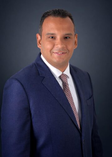 مصطفى بليغ مديرًا تنفيذيًا لقسم الخدمات المصرفية الخاصة لبنك UBS في جينيف 2 مصطفى بليغ مديرًا تنفيذيًا لقسم الخدمات المصرفية الخاصة لبنك UBS في جينيف