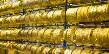 «آي صاغة»ارتفاع الذهب محليًا رغم خسائره عالميًا وسط توترات جيوسياسية وبيع البنوك المركزية للاحتياطيات 2 «آي صاغة»:الذهب يقلص خسائره بعد قرار أمريكي بوقف الهجمات على منشآت الطاقة الإيرانية