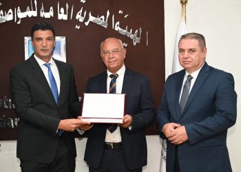 وزير الصناعة يكرّم الزنوكي للأجهزة الكهربائية عن منتجات «تاتش» لحصولها على شهادات علامة الجودة