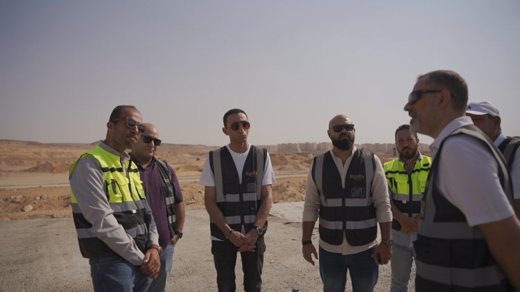 محمدصلاح  التواجد داخل مواقع التنفيذ ومتابعة مراحل العمل يضمن سرعة اتخاذ القرار، والتعامل الفوري مع أي تحديات