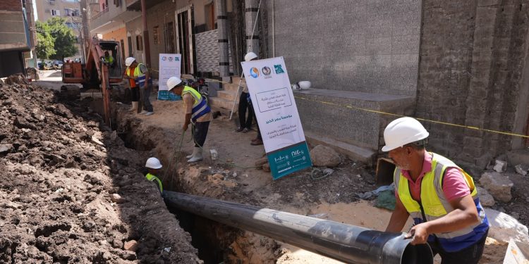 مصر الخير تستجيب لاستغاثات أهالي عزبة بدوي بالمنيا وتبدأ تنفيذ خط للصرف الصحي بالتعاون مع شركة مياه الشرب