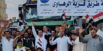 وسط فرحة الأهالي.. تمهيد طريق (نكلا – الرهاوي) في منشأة القناطر برعاية «مستقبل وطن»
