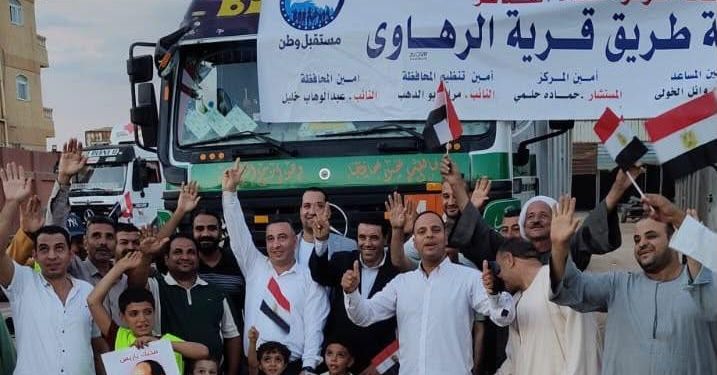 وسط فرحة الأهالي.. تمهيد طريق (نكلا – الرهاوي) في منشأة القناطر برعاية «مستقبل وطن»