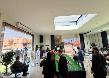إقبال كبير من العملاء على تسكين الوحدات التجارية بمشروع Town Ten احدث مشروعات شركة مزايا بالعبور