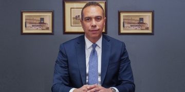 أوبشن ترافيل» تعزز أسطولها ب 32 ميكروباص كهربائى من «فوتون» لدعم النقل السياحي المستدام في مصر