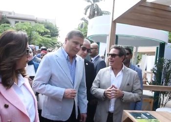 وزير الزراعة يزور جناح “قطرات الطبيعة للتعقيم” في مهرجان النباتات الطبية والعطرية